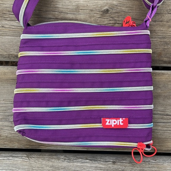 Zipit Crossbody Bag - Picture 2 of 10